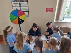 policjanci podczas akcji Żywa Biblioteka.