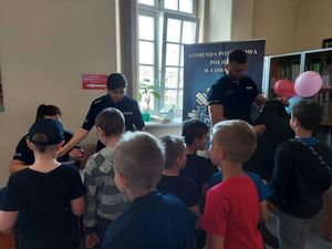 policjanci podczas akcji Żywa Biblioteka.