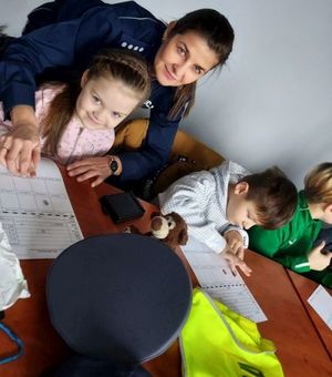 Wizyta ukraińskich dzieci w komendzie.