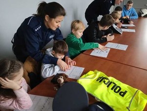 Wizyta ukraińskich dzieci w komendzie.