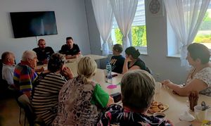 dzielnicowi na spotkaniu z seniorami.