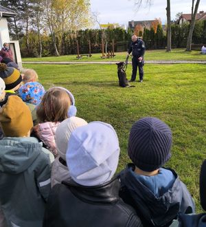 pokaz psa służbowego.