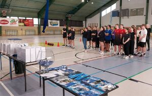 uczestniczy turnieju.