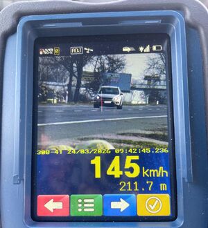 pomiar prędkości samochodu ford.