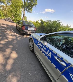 radiowóz oraz pojazd kontrolowany.