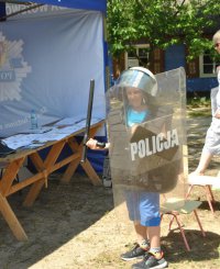 Policjanci na pikniku w Maurzycach.