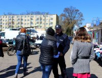 dzielnicowi podczas akcji &quot;Stop kieszonkowcom&quot;