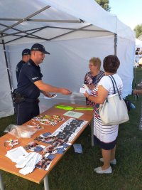 policjanci na Senioriadzie